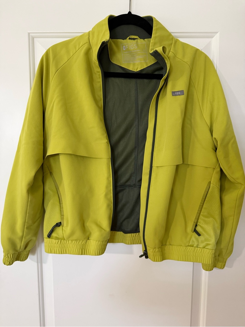 Figs Women’s Sydney Scrub Jacket / XS - Limeade